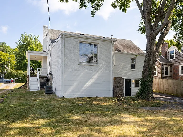 2313 Sunset Pl — Photo 7