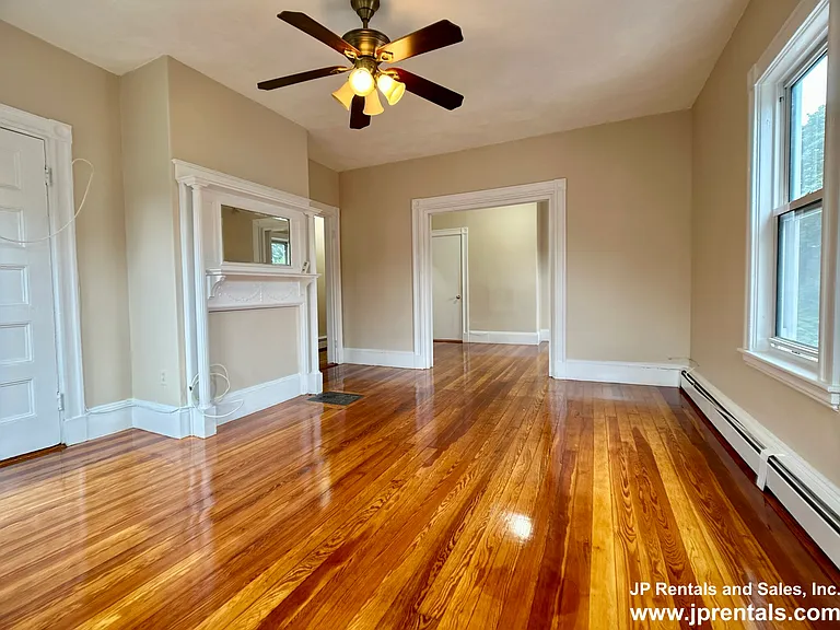 22 Spring Park Ave #3 — Photo 2