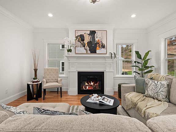 2nd image of 14 Granville Ln #14