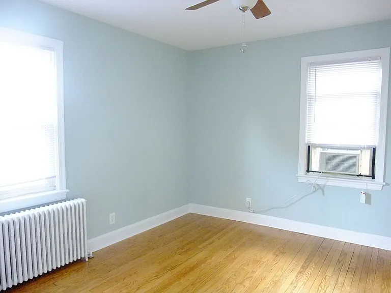 8210 Greenwood Ave — Photo 16