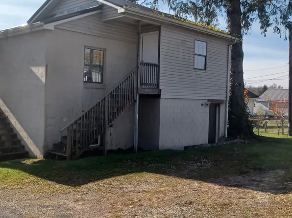 162 Virginia St #B, Oak Hill, WV 25901