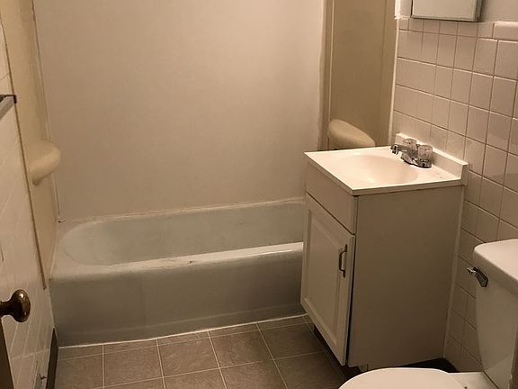 5th image of 2236 19th Ave APT 3