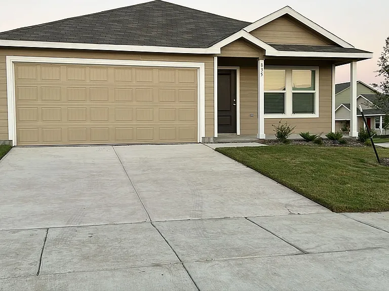835 Ginkgo Way — Photo 1