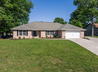 101 Country Walk Dr, Powell, TN 37849