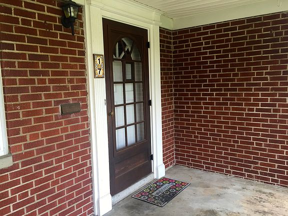3rd image of 17 Fairfax Dr.