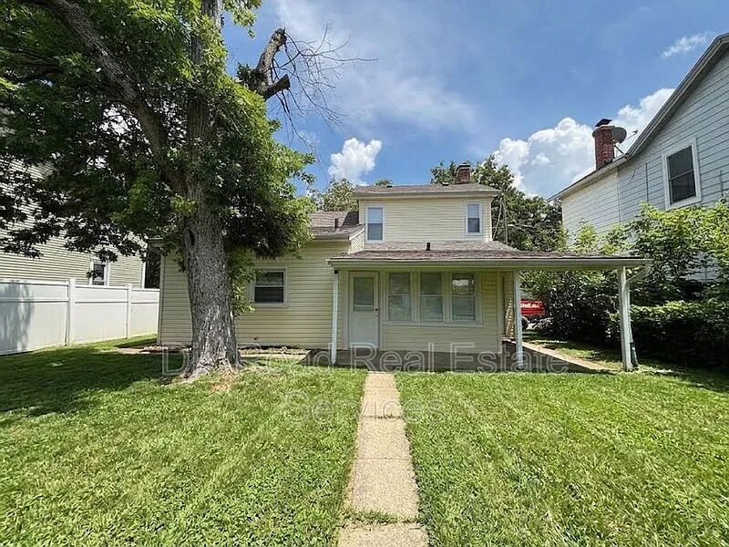 3 bed, 1.0 bath, 1214 sqft, $1,695 — Photo 3