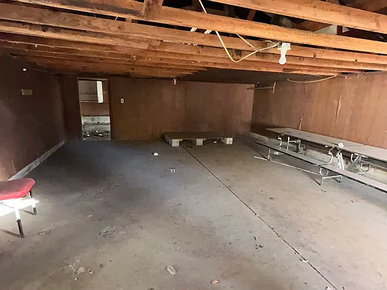 606 E Harris St — Photo 13