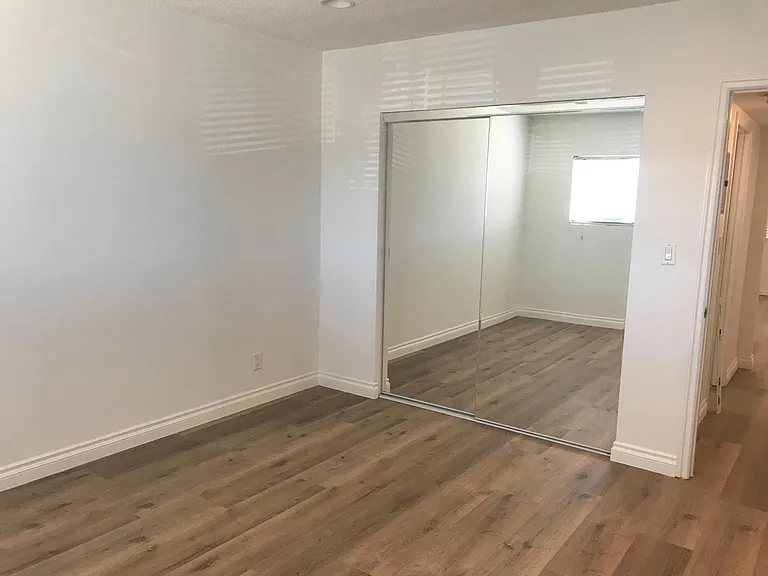 11471 Oxnard St #5 — Photo 23