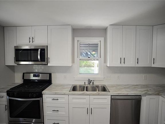 5th image of 18 Saint Paul Ct