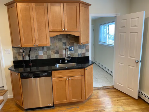 22 Dartmouth St #1, Somerville, MA 02145