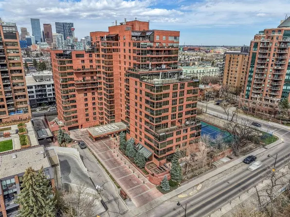 318 W 26th Ave SW #704, Calgary, AB T2S 2T9