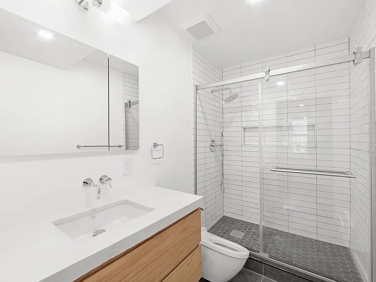 215 E 59th St #CHR — Photo 28