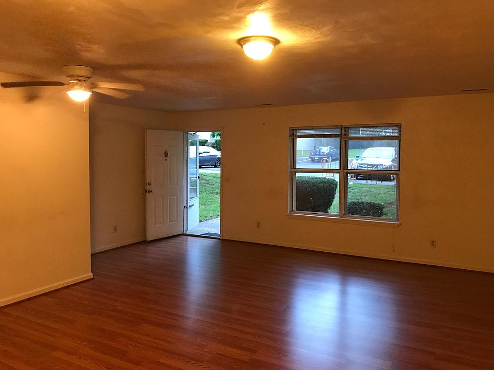 2nd image of 217 Janie Ln