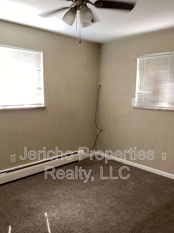 2 bed, 1.0 bath, $1,295 — Photo 4
