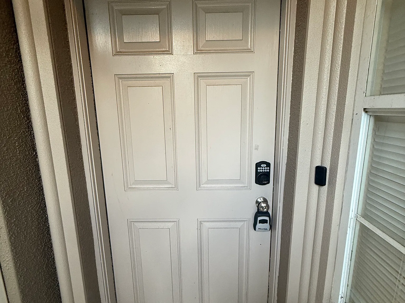 2 bed, 2.5 bath, 1240 sqft, $2,200 — Photo 1