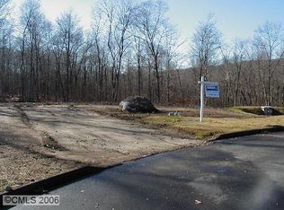 8 Cedarstone Rd, Oxford, CT 06478