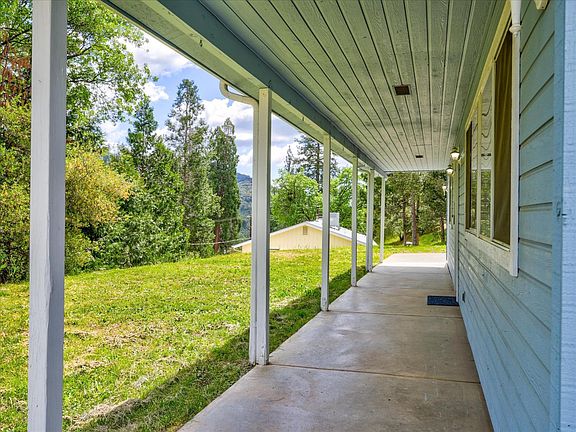 5th image of 2433 Kokanee Rd