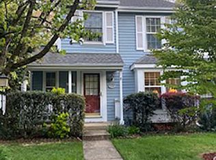 1547 Twisted Oak Dr, Reston, VA 20194