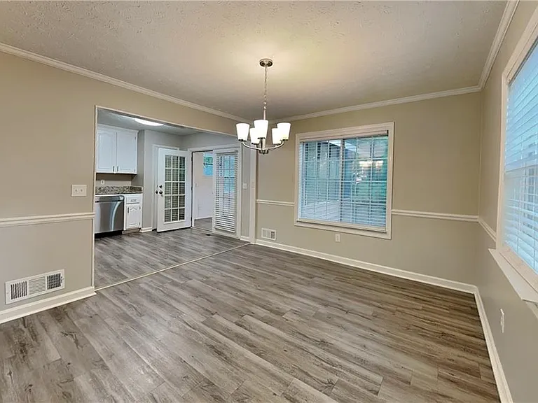 2426 Emberwood Ct NW — Photo 5