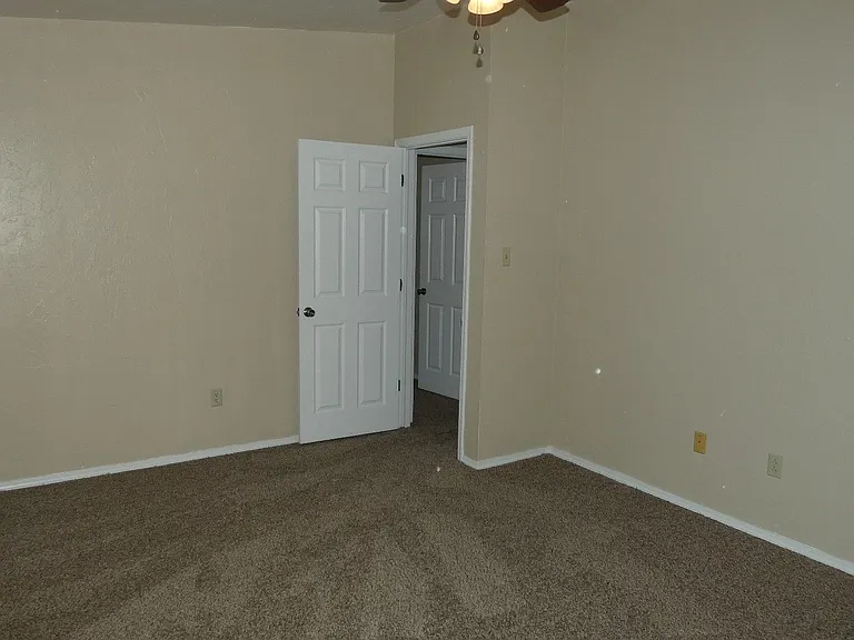 2512 SW 39th St — Photo 11