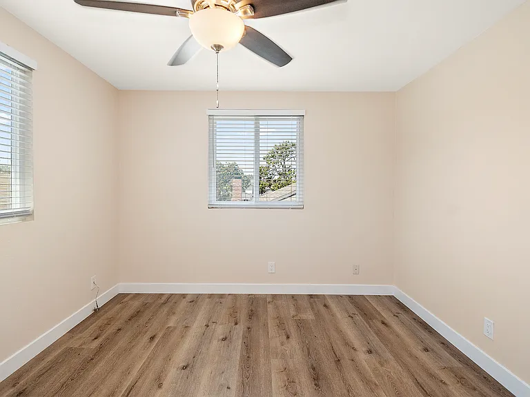 430 N Maria Ave — Photo 21