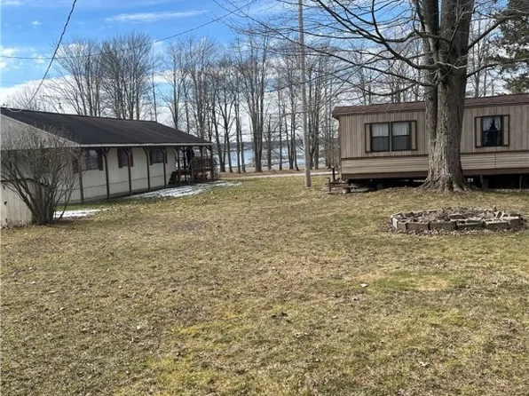 10820 N Lake Rd, Linesville, PA 16424