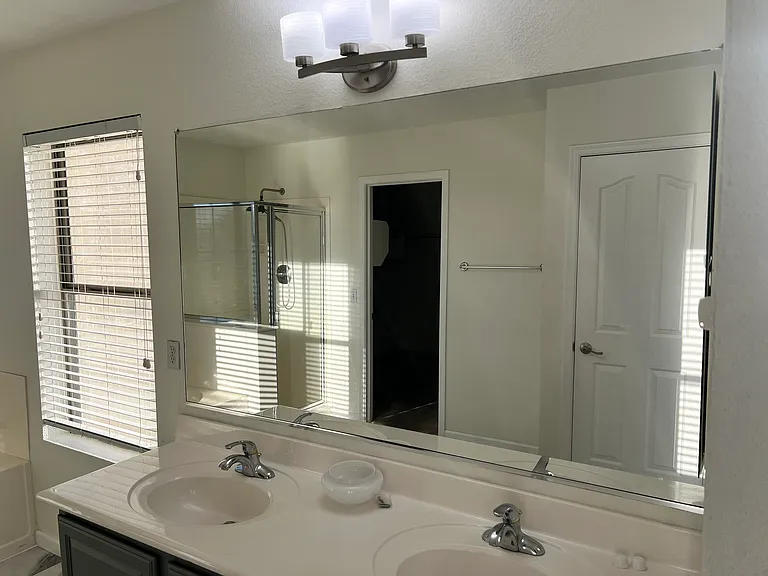 3728 E Liberty Ln — Photo 34