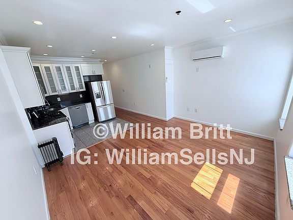 3rd image of 377 Danforth Ave #4A
