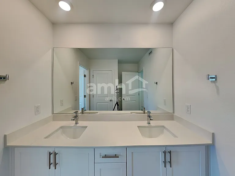 5835 Astapor St — Photo 14