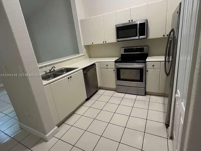 1661 SE 28th St #202 — Photo 18