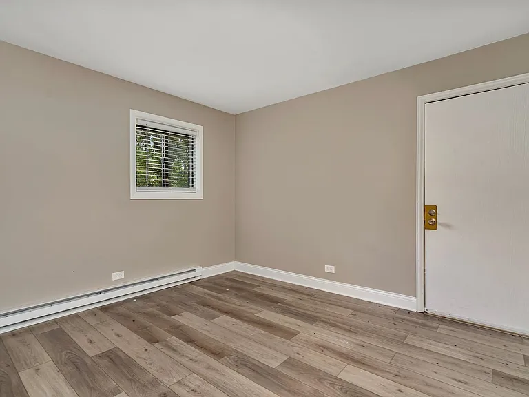 Lakeside Village Apartments — Photo 5
