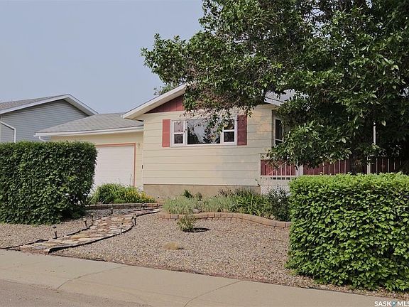 3rd image of 1104 6th St E