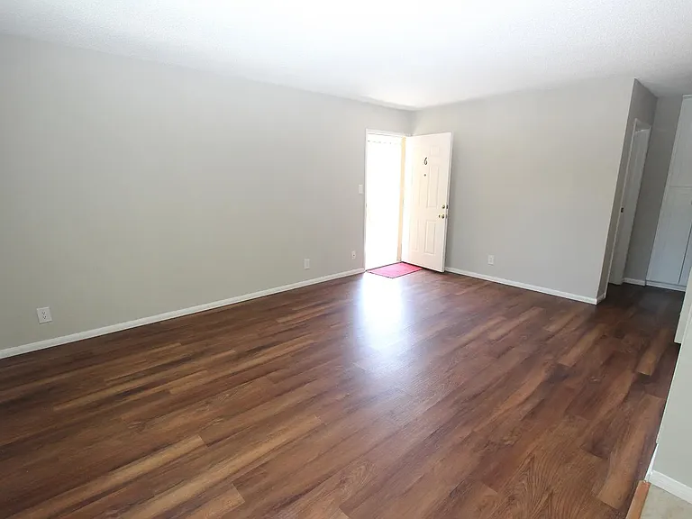 285 E Del Mar Blvd #6 — Photo 4