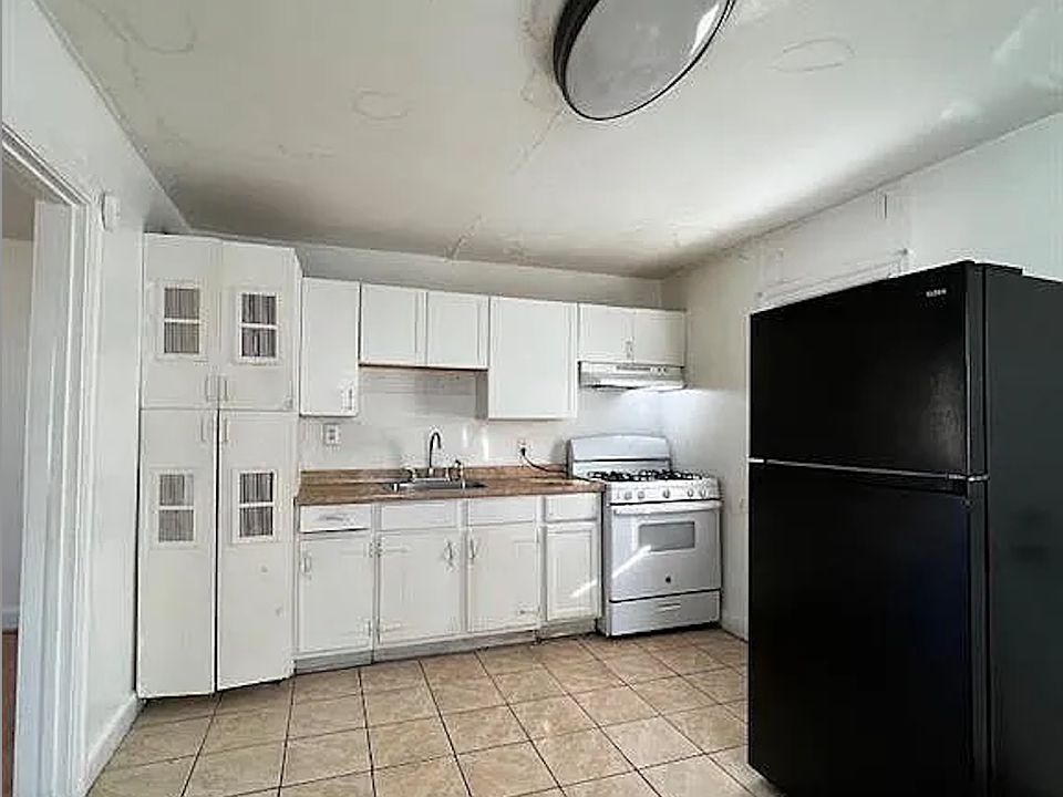 1st image of 931 Fayette St #931