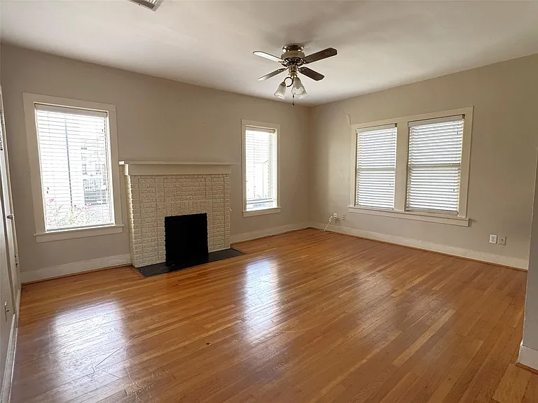302 W Saulnier St #3 — Photo 4