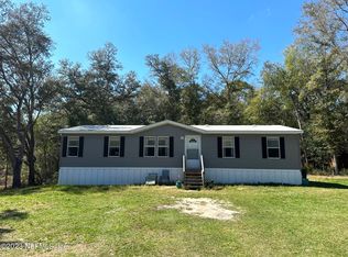 215 Azalea Ave, Interlachen, FL 32148