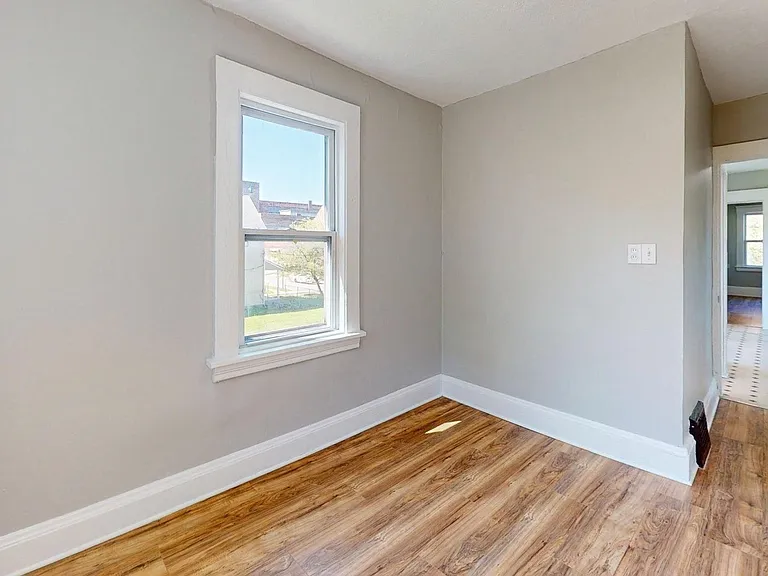 3149 W 32nd St — Photo 36