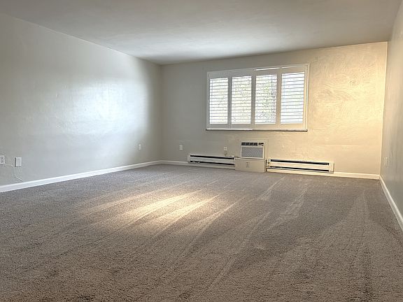 5th image of 1112 Mount Royal Blvd APT 206