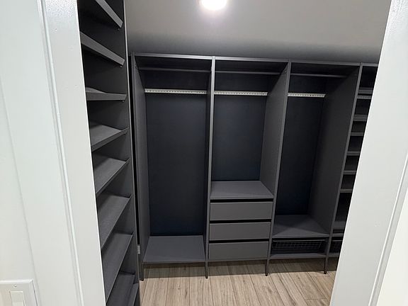 4th image of 420 Sellwood Cir