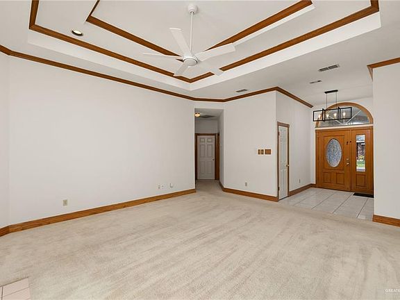 2nd image of 516 E Wisteria Ave