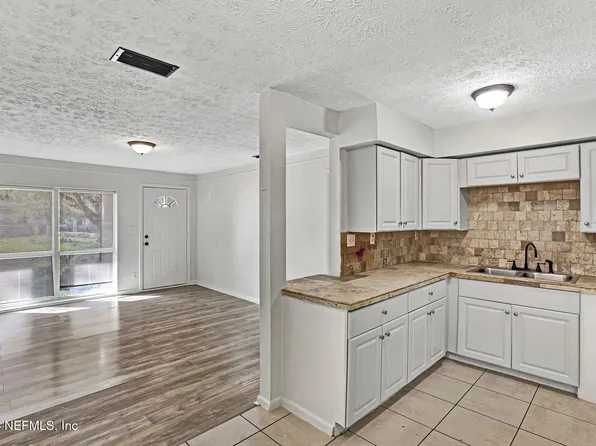 6453 BURGUNDY Road S, Jacksonville, FL 32210