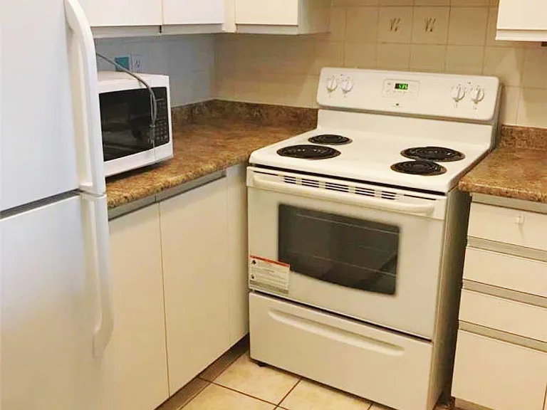 95 Prince Arthur Ave #711 — Photo 8