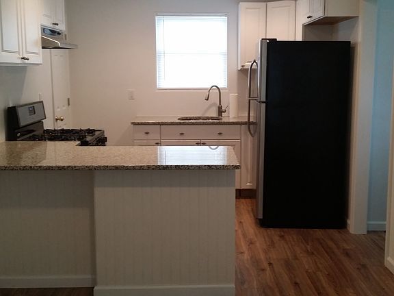 4th image of 209 Ronkonkoma Ave