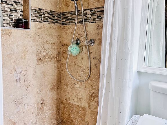 3rd image of 808 Orchard Dr #1