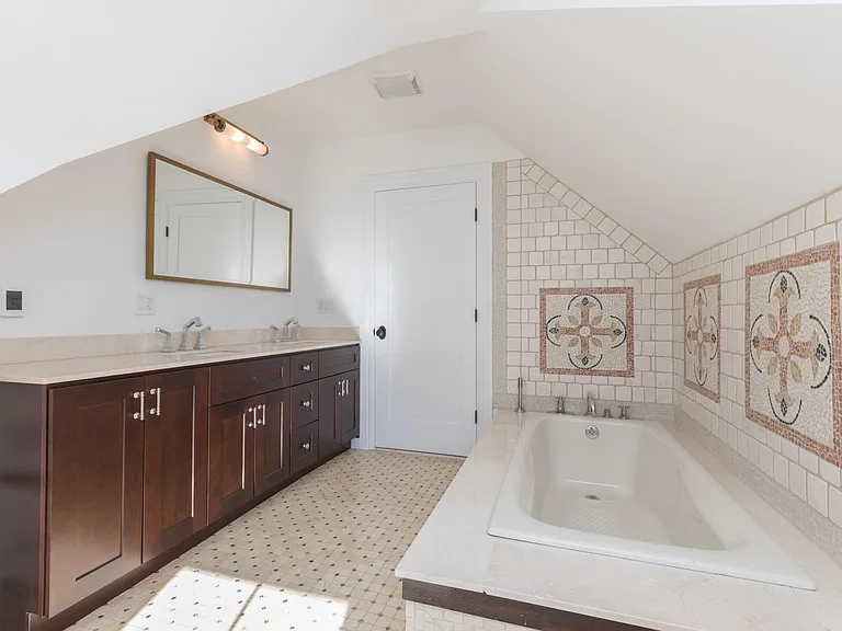 27 Howland St #2 — Photo 13