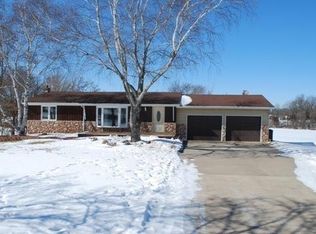 N7523 Green Dr, Pardeeville, WI 53954