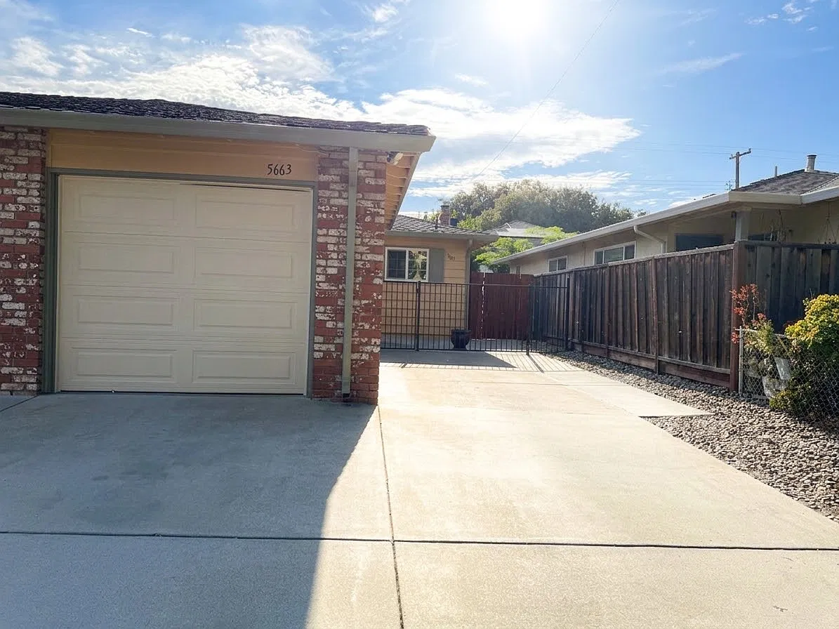 3 bed, 1267 sqft, $4,300 — Photo 2