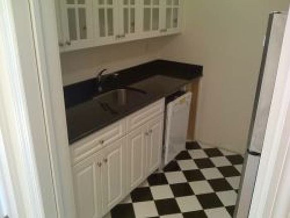 5th image of 300 W 18th St