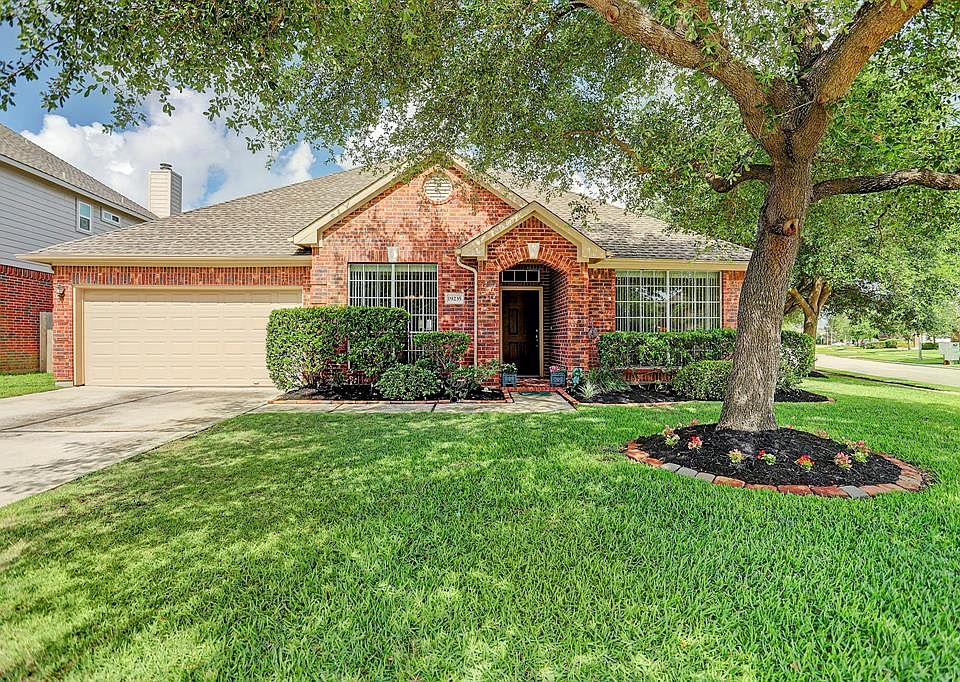 1st image of 19235 Royal Isle Dr