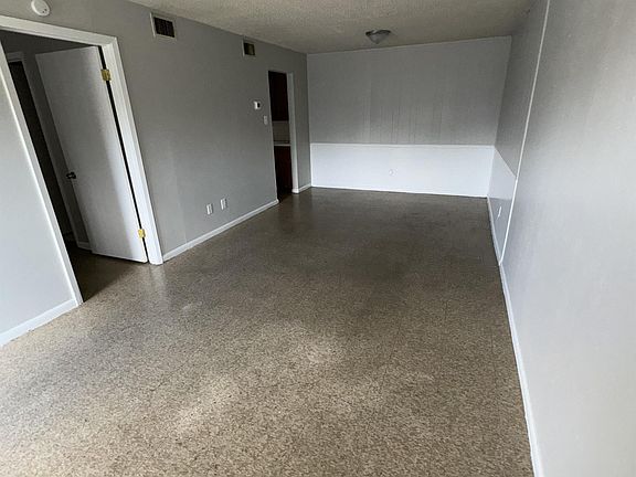 3rd image of 1013 Wells St #21